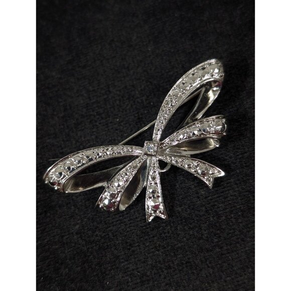 Vintage Avon Silver Tone Ribbon Bow Rhinestone Brooch Charm Holder Pin - Picture 3 of 7